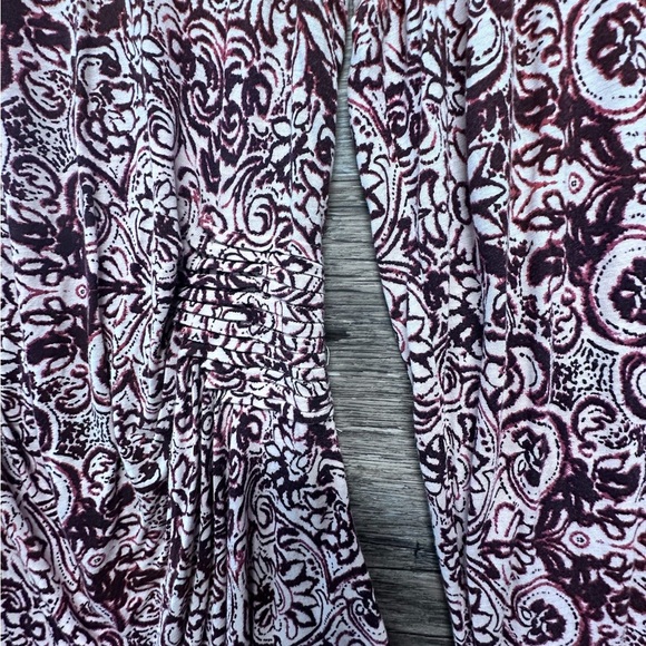 Daisy Fuentes White and Red Fitted Long Sleeve Blouse - Picture 4 of 6